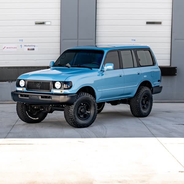 Restomod Land Cruiser in light blue, protected with full body PPF